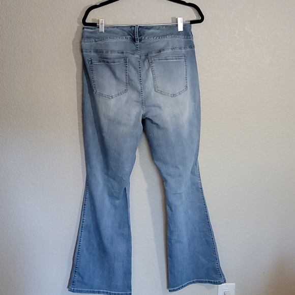 Torrid Light Wash Flare Jeans 18R - Picture 4 of 6